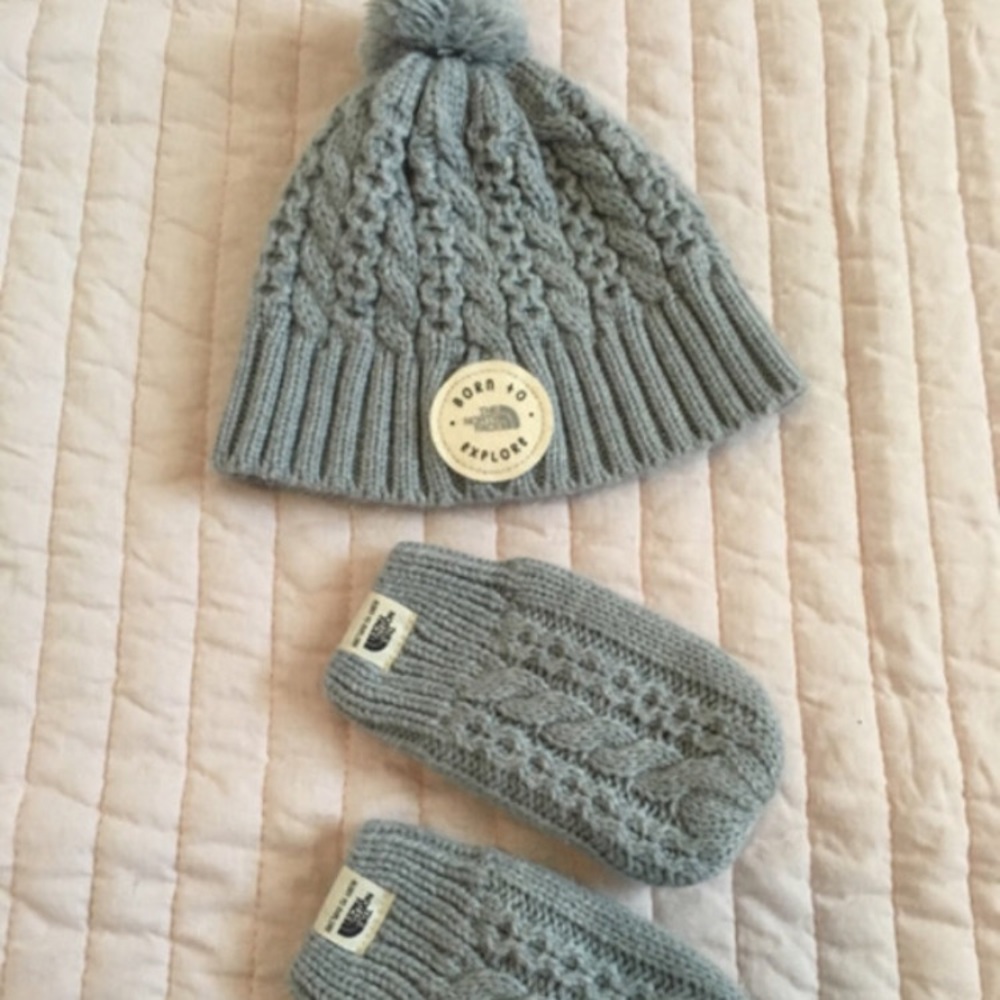 North Face hat and gloves.  Size 6-24 months